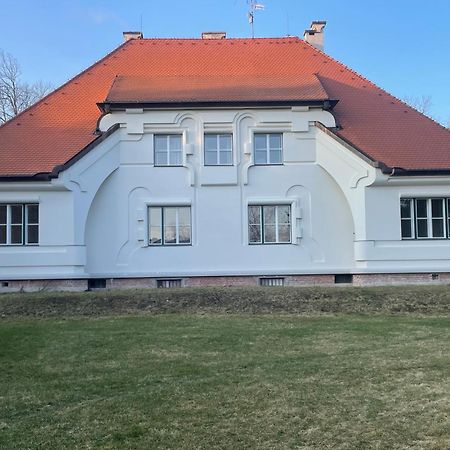 Vila Haj Usov Dış mekan fotoğraf